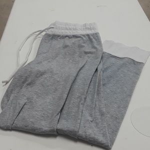 Victoria Secrets Pink Women SP Gray Crop Sweats